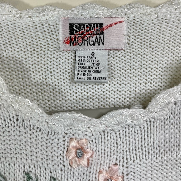 🌸 VTG 🌸Sarah Morgan White Pink Floral Embroidered Beaded Knit Sweater - S - Picture 8 of 10